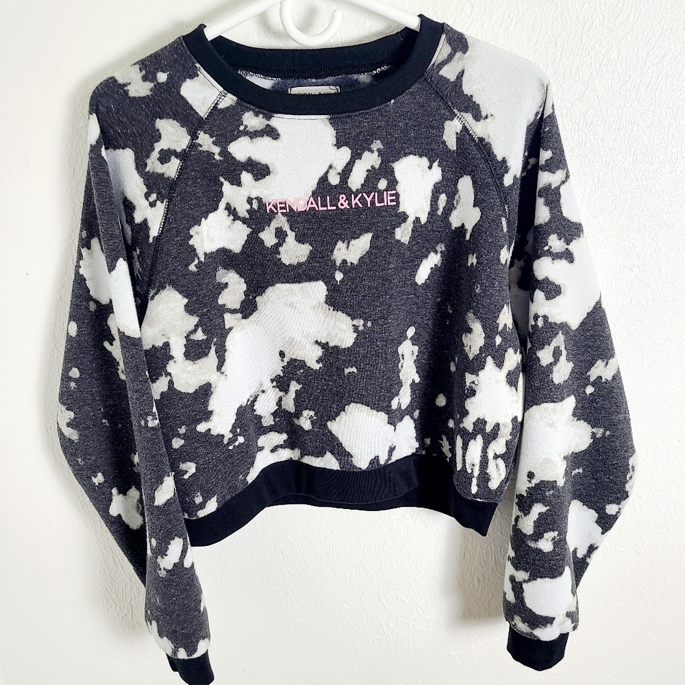 Kendall & Kylie Black & White Cropped Sweatshirt with Pink Graphics, Size Medium